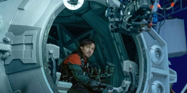 Diego Luna behind the scenes in Andor Season 2 