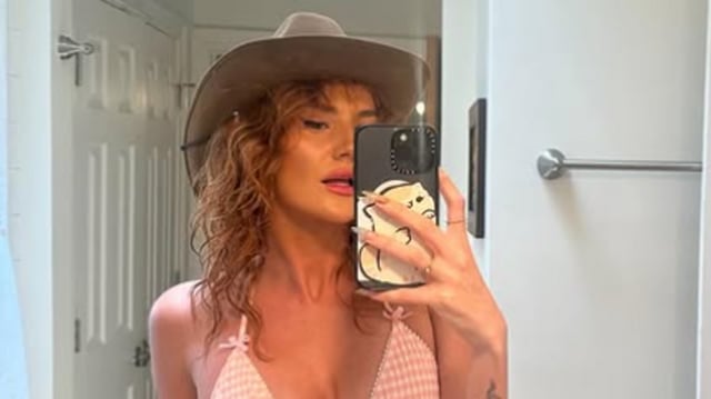 OnlyFans star Annie Charlotte embraces her rare condition, uterus didelphys, which gives her two vaginas and cervixes.