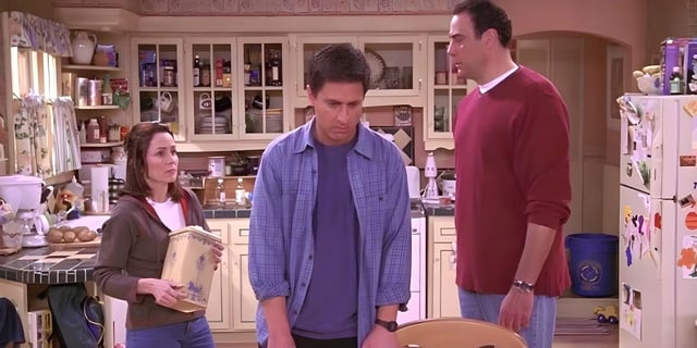 Debra (Patricia Heaton), Ray (Ray Romano) and Robert (Brad Garrett) in Everybody Loves Raymond.