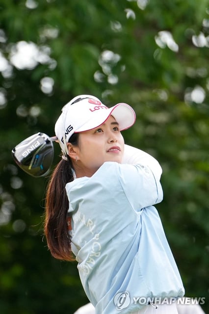 Choi Hye-jin of South Korea tees off on the fourth hole during the final round of the Meijer LPGA Classic for Simply Give at Blythefield Country Club in Belmont, Michigan, on June 15, 2025, in this Getty Images photo. (Yonhap)