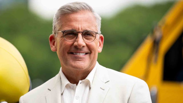 Actor Steve Carell is treating Southern California students to free prom tickets. 