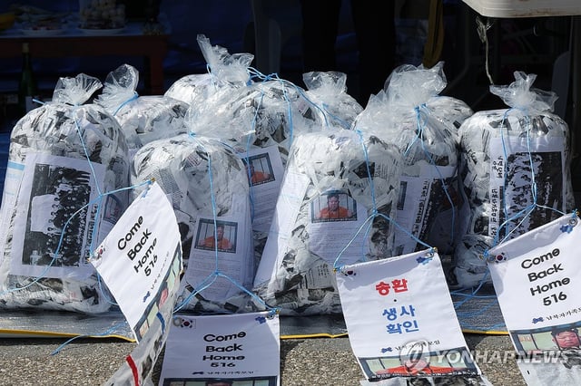This file photo, taken April 23, 2025, shows balloons carrying leaflets calling for North Korea's repatriation of South Koreans abducted by the North in Paju, just northwest of Seoul. (Yonhap)