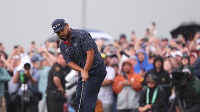 JJ Spaun putts on the 18th green to win during the final round of the U.S. Open golf tournament.