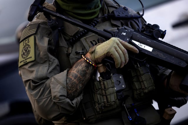 Un agent de l'ICE, la police fédérale de l'immigration, déployé à Los Angeles le 13 juin 2025