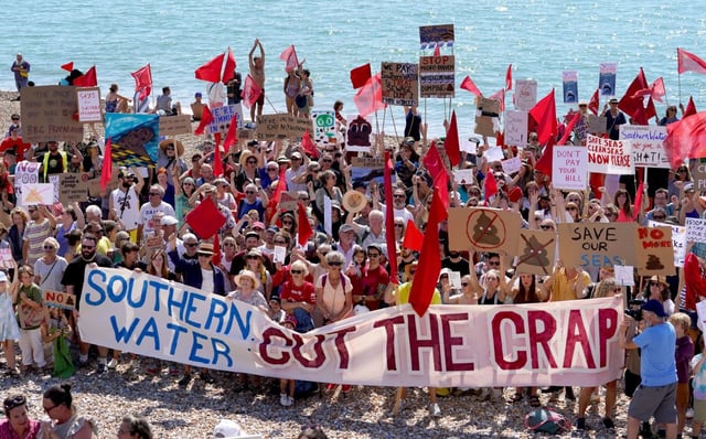 Caption: Protestors demonstrate against raw sewage release incidents on the beach in St Leonards, Sussex. (Photo: Gareth Fuller/PA