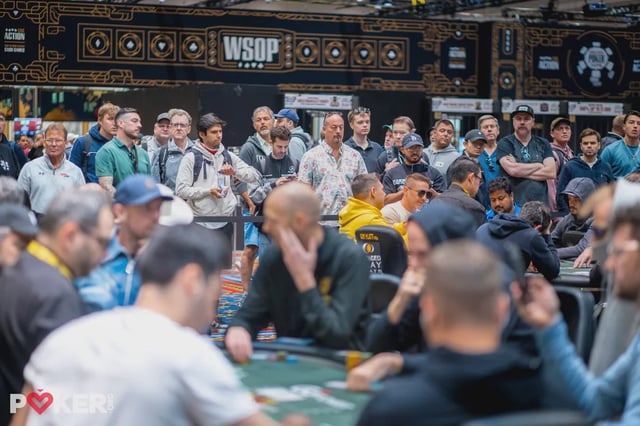 The rail for the $250,000 Super High Roller was packed.