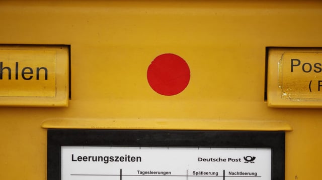 Die Deutsche Post ersetzt den roten Punkt auf Briefkästen durch einen QR-Code.