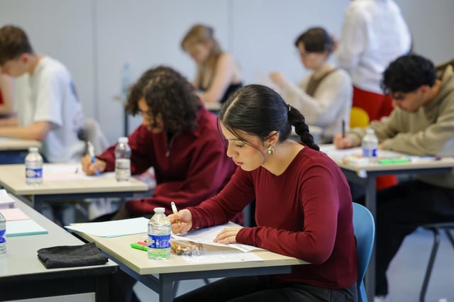 Le baccalauréat 2025 entre dans sa phase écrite ce lundi 16 juin matin avec l’épreuve de philosophie, traditionnelle première étape pour les élèves de terminale.