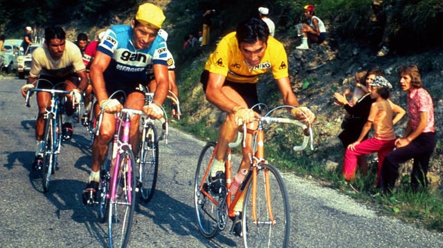 Eddy Merckx im Gelben Trikot neben Raymond Poulidor bei der Tour 1972