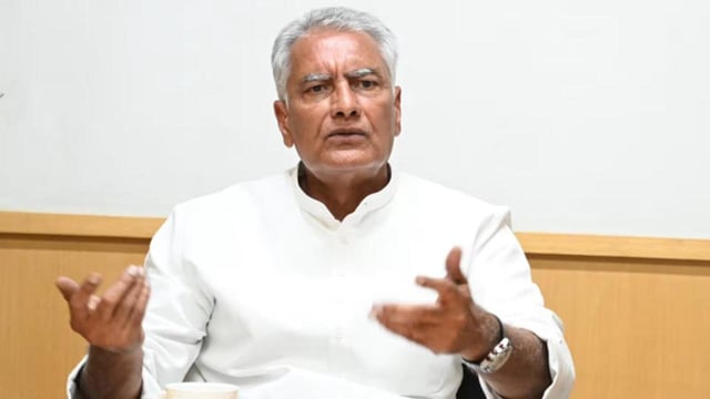 Punjab BJP chief Sunil Jakhar on Monday wrote to chief minister Bhagwant Mann, seeking a probe into the drug money trail and arrest the end beneficiaries, be it politicians across party lines or officials. The drug cartels can’t thrive without patronage, he said. (HT file photo)
