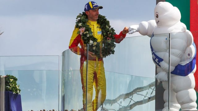 Kubica, en el podio de Le Mans tras conquistar el triunfo en la categoría reina con Ferrari