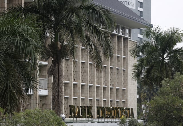 A view of a building inside the Bank Indonesia complex housing the bank's headquarters in Jakarta, Indonesia December 8, 2015.REUTERS/Darren Whiteside/File Photo