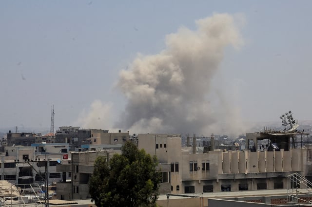 Smoke rises following Israeli strikes, in Khan Younis, in the southern Gaza Strip, June 16, 2025. REUTERS/Hatem Khaled