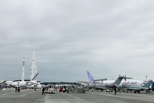 Derniers préparatifs avant la 55e édition du salon Le Bourget près de Paris, le 15 juin 2025