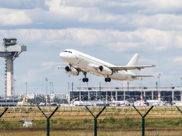 Tschechien und Polen lassen ihre Staatsbürger in ihre Heimatland zurückfliegen.
