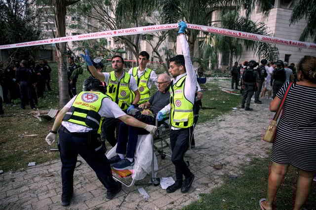 Rescue personnel evacuate a man from an impacted residential building compound following missile attack from Iran on Israel, central Israel June 16, 2025.  REUTERS/Itay Cohen