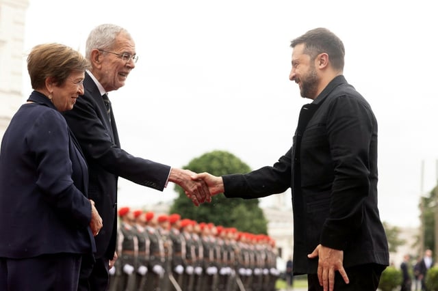 Österreich könnte nach Ansicht des ukrainischen Präsidenten Wolodymyr Selenskyj bei den Bemühungen um eine Rückkehr verschleppter ukrainischer Kinder vermitteln. Dies sagte Selenskyj bei einem Besuch in Wien.