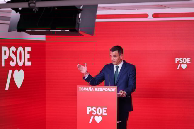 Spain's Prime Minister Pedro Sanchez, who is also a leader of the Socialist ruling party (PSOE), holds a press conference after a Socialist Party meeting following a senior official's alleged graft case at headquarters in Madrid, Spain June 16, 2025. REUTERS/Nacho Doce