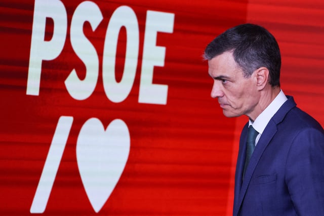 Spain's Prime Minister Pedro Sanchez, who is also a leader of the Socialist ruling party (PSOE), holds a press conference after a Socialist Party meeting following a senior official's alleged graft case at headquarters in Madrid, Spain June 16, 2025. REUTERS/Nacho Doce