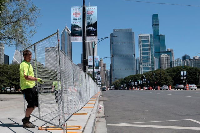 Workers put up fencing along Columbus Drive between Jackson Drive and Balbo Drive in preparation for last year&#39;s NASCAR Chicago Street Race, in Chicago, June 10. 2024.   (Antonio Perez/Chicago Tribune)