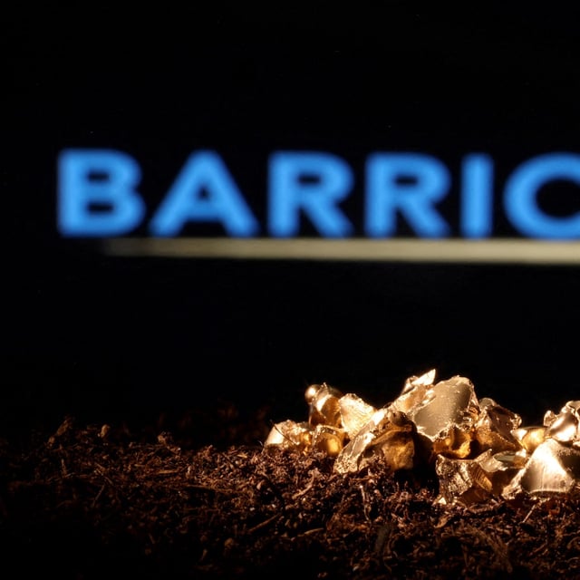 FILE PHOTO: FILE PHOTO: A small toy figure and gold imitation are seen in front of the Barrick logo in this illustration taken November 19, 2021. REUTERS/Dado Ruvic/Illustration/File Photo/File Photo/File Photo
