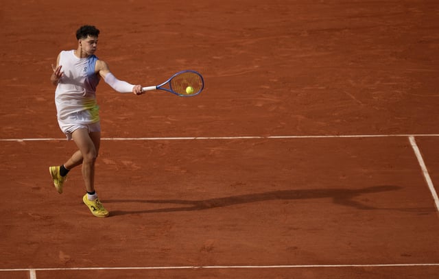 Jun 1, 2025; Paris, FR; Ben Shelton of the United States returns a shot during his match against Carlos Alcaraz of Spain on day eight at Roland Garros Stadium.  Mandatory Credit: Susan Mullane-Imagn Images/File Photo