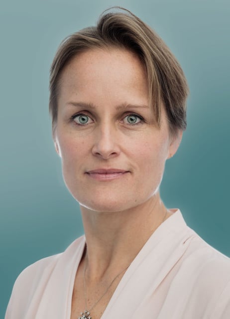 Metreweli, 47, is a Cambridge University anthropology graduate who was in the winning crew against Oxford in the 1997 Boat Race (Photo: UK Government/AFP/Getty)