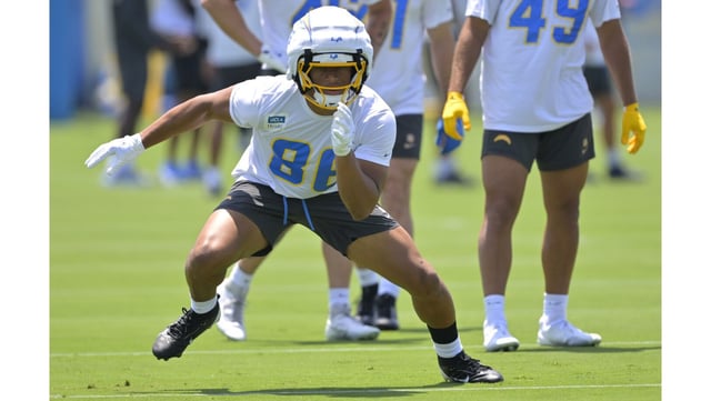Chargers tight end Oronde Gadsden II goes through drills during an offseason practice on last month in El Segundo. Gadsden has shown that he can make plays, which in addition to his 6-foot-5, 236-pound frame, was what led Chargers GM Joe Hortiz to select him in the fifth round of the 2025 NFL Draft out of Syracuse. (AP Photo/Jayne Kamin-Oncea)