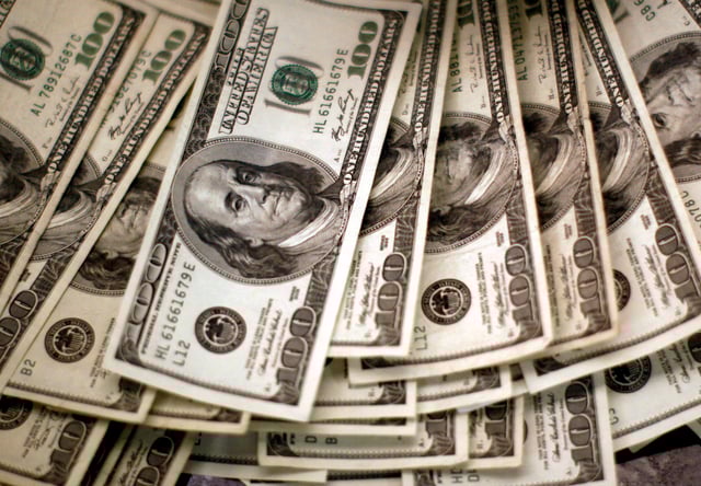 Four thousand U.S. dollars are counted out by a banker counting currency at a bank in Westminster, Colorado November 3, 2009. REUTERS/Rick Wilking/File Photo