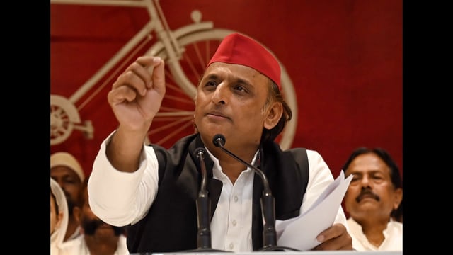 National President Akhilesh Yadav addressing a press conference at the Samajwadi Party office in Lucknow on Monday (Mushtaq Ali/HT)
