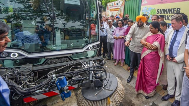 Delhi chief minister Rekha Gupta and minister Manjinder Singh Sirsa watch a demonstration of the machines outside the Delhi Secretariat on Monday. (RAJ K RAJ /HT PHOTO)