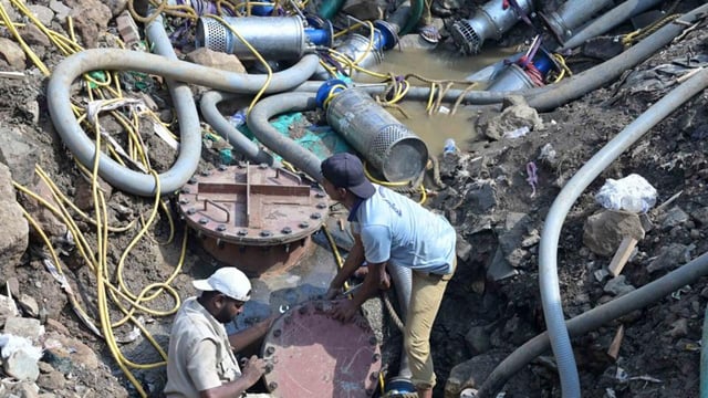 The BMC will be repairing a 1,350 mm diameter flow control valve on the Bandra water pipeline, situated under the Gopal Krishna Gokhale Bridge in Andheri (West) (Vijay Bate / HT Photo)