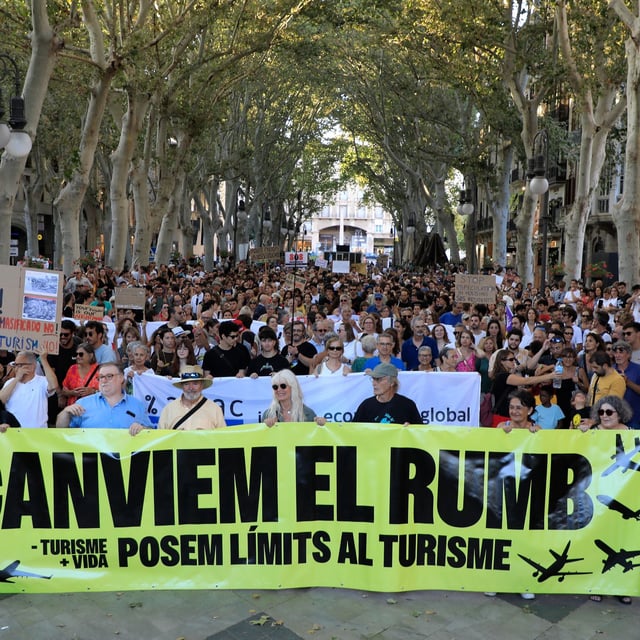 „Weniger Tourismus, mehr Leben” – Demonstration gegen den Massentourismus auf Mallorca:

