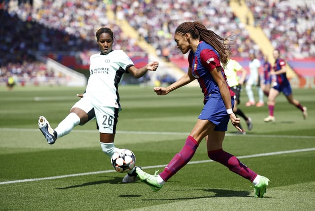 Soccer Football - Women's Champions League - Semi Final - First Leg - FC Barcelona v Chelsea - Estadi Olimpic Lluis Companys, Barcelona, Spain - April 20, 2024 Chelsea's Kadeisha Buchanan in action with FC Barcelona's Salma Paralluelo REUTERS/Albert Gea