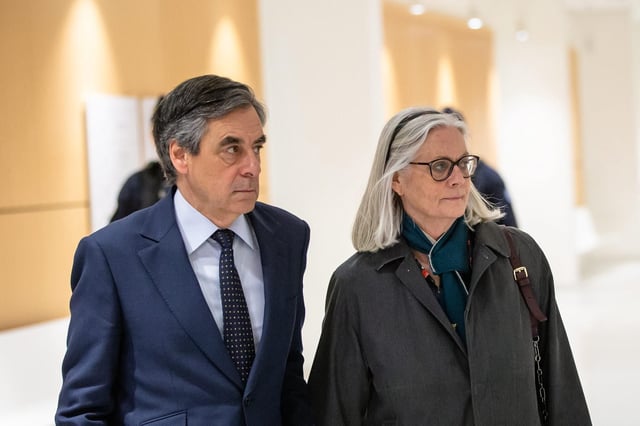 François Fillon et son épouse Penelope, en 2020, lors du premier procès de « l’emploi fictif ». L’ancien premier ministre sera définitivement fixé sur sa peine ce mardi 18 juin 2025.