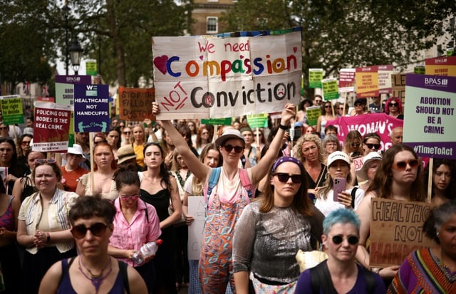 Manifestation pour la dépénalisation de l'avortement, le 17 juin 2023 à Londres