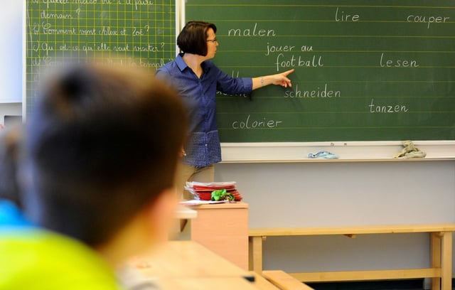Die Zahl der Beschäftigten im öffentlichen Dienst ist im vergangenen Jahr auf 5,4 Millionen gestiegen. Das waren 95.900 Menschen und 1,8 Prozent mehr als im Vorjahr, wie das Statistische Bundesamt in Wiesbaden mitteilte.