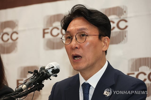 Prime Minister nominee Kim Min-seok attends a press briefing for foreign journalists at the Korean Press Center in Seoul on June 17, 2025. (Pool photo) (Yonhap)