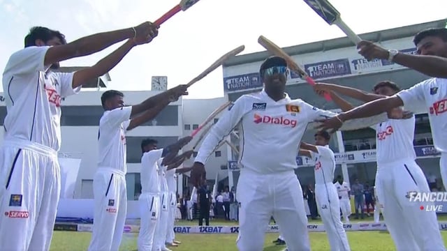 Angelo Mathews gets a guard of honour from Sri Lankan teammates during his final Test against Bangladesh