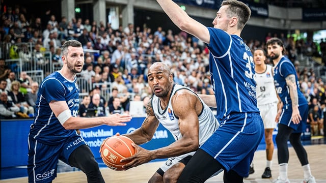 Der Chemnitzer Fan-Liebling DeAndre Lansdowne verlässt überraschend den Bundesligisten.