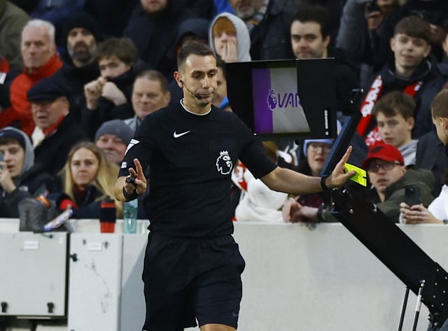Soccer Football - Premier League - Brentford v Aston Villa - Brentford Community Stadium, London, Britain - December 17, 2023 Referee David Coote shows a red card to Brentford's Ben Mee after checking the VAR monitor Action Images via Reuters/Peter Cziborra