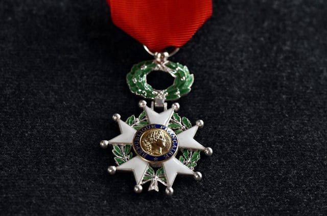 Mélanie Grapinet, surveillante tuée dans un collège à Nogent (Haute-Marne) recevra la Légion d’honneur à titre posthume, a annoncé mardi 17 juin 2025 la ministre de l’éducation, Élisabeth Borne.