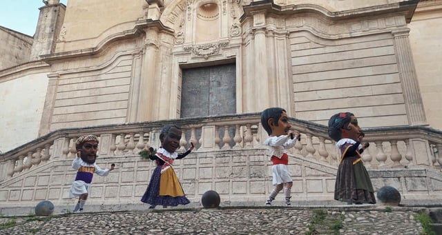 Los Gegants del Corpus de Xàtiva estrenan este año nuevo vestuario.