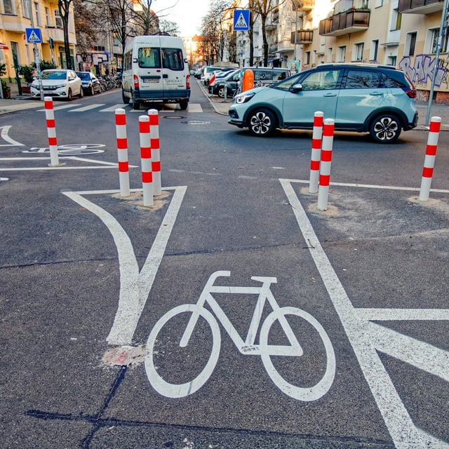 Die Poller im Reuterkiez sorgen bei einigen Anwohnern für Unmut.