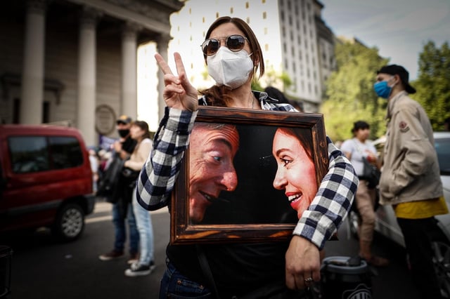 Manifestantes kirchneristas ocupan las calles de Buenos Aires