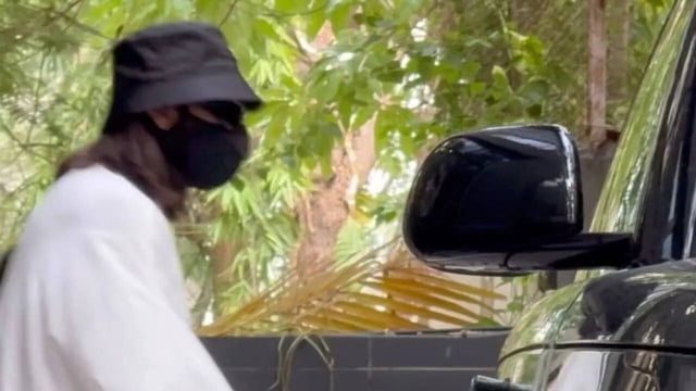 Ranveer Singh Dodges Paparazzi Outside Maddock Films Office, Hides Face With Mask - Watch
