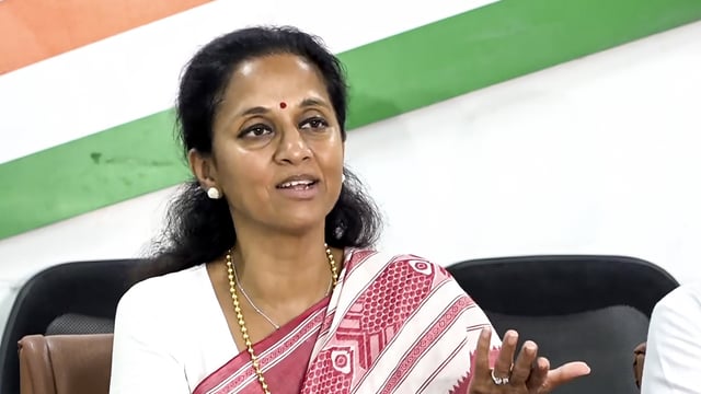 NCP(SP) leader Supriya Sule said that the Air India flight was delayed by more than 3 hours without any clear communication. 