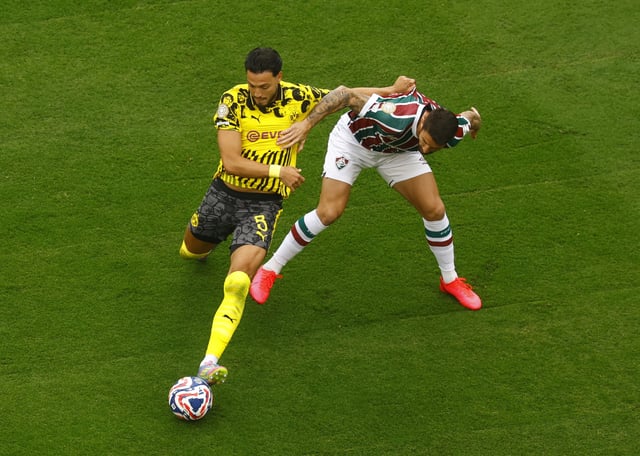 Soccer Football - FIFA Club World Cup - Group F - Fluminense v Borussia Dortmund - MetLife Stadium, East Rutherford, New Jersey, U.S. - June 17, 2025 Borussia Dortmund's Ramy Bensebaini in action with Fluminense's Everaldo REUTERS/Susana Vera