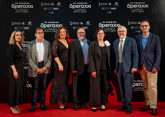 Beatriu Traver, subdirectora de música del IVC; Miquel Nadal, director general de Cultura; Isamay Benavente, presidenta ópera xxi; Jesús Iglesias Noriega, director artístico de Les Arts; Pilar Tébar , secretaria autonómica de Cultura ; Jorge Culla, director general de Les Arts; Álvaro López Jamar, director IVC.