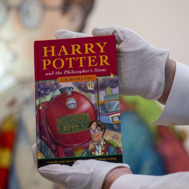 Apparently, the first Harry Potter book is one of Llama's favorite books. 
